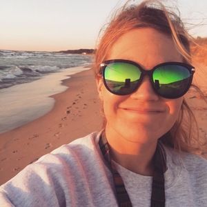 Meet your Posher, Hilary